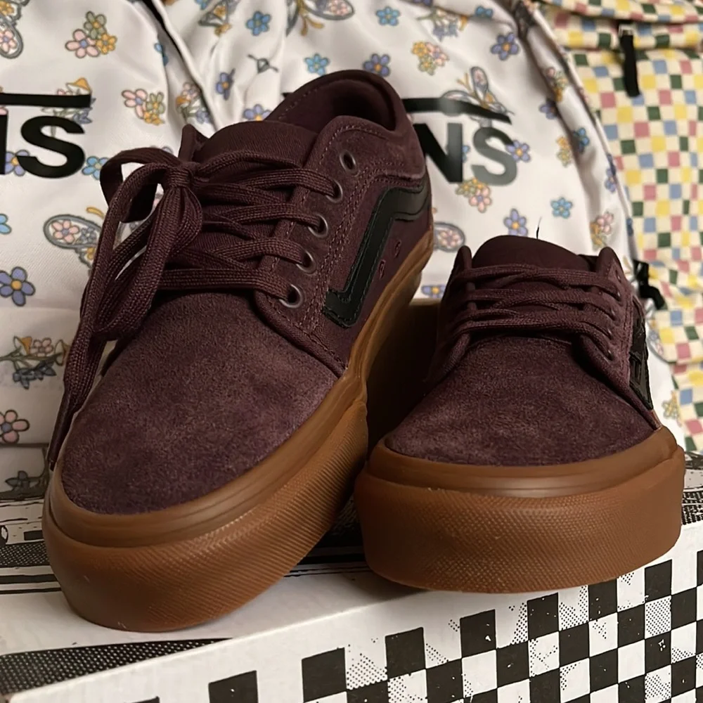 Vans Men’s Chukka Low Sid
Port/Gum
VN0A5KQZK10
Sneakers - Picture 7 of 16